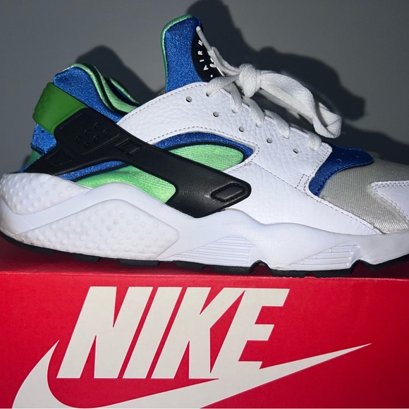 Nike Other - Men’s Nike Air Huarache Size 9.5 Blue, Green & White color way.